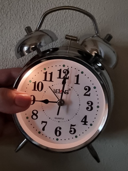 К30615 Часы-будильник