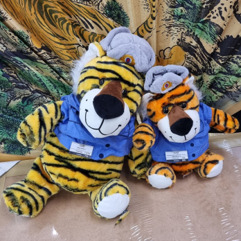Игрушка мягконабивная Тигр в шапке М 35 см