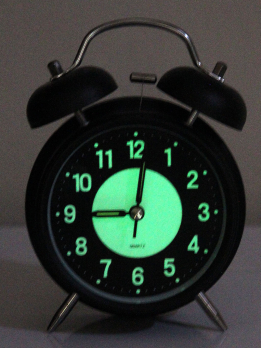 К31002 Часы-будильник с подсветкой 10 см(светится в темноте)