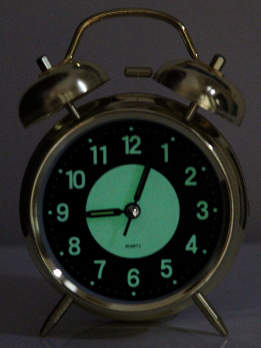 К31003 Часы-будильник с подсветкой 10 см(светится в темноте)
